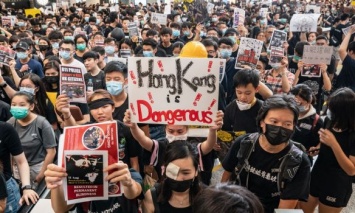 Китай ввел санкции против США из-за поддержки протестующих в Гонконге