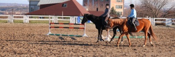 В Запорожье рассказали, почему конный спорт полезен детям - фото