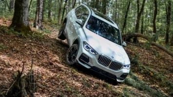 5,3 миллиона против 1: BMW X5 и УАЗ «Патриот» на АКПП потягались на бездорожье