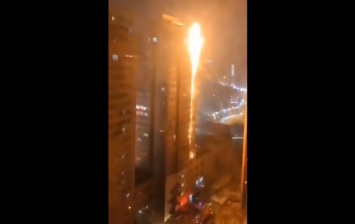 В Китае загорелся высотный жилой дом