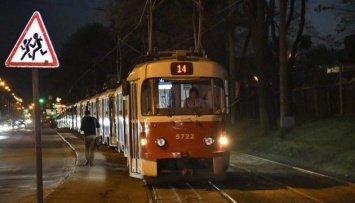 В Киеве 4 дня будут работать в сокращенном режиме трамваи №14, №15