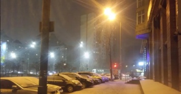 Киев засыпает снегом: готовитесь к пробкам, общественный транспорт уже парализует