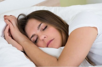 Вот почему женщины обожают спать с одеялом между ног