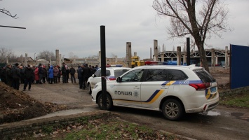 Жители Никополя вышли на митинг против строительства бетонного завода