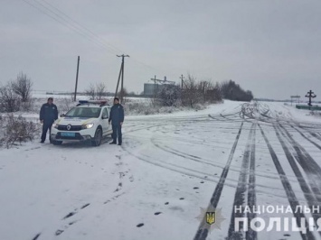 Предупреждение для водителей: одесские дороги засыпает снегом