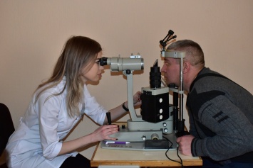 В больнице Мечникова для людей с проблемным зрением провели комплексный медосмотр