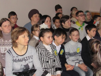 В Николаевской школе провели концерт «Доброте открываем сердца»