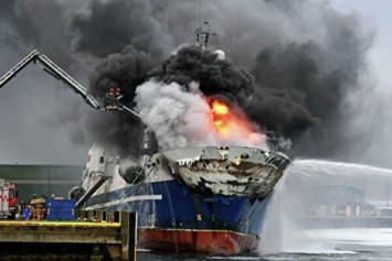 ЧП с российским кораблем: огромное судно горит в Норвегии