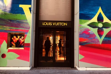 Владелец Louis Vuitton потерял почти $2 миллиарда из-за угрозы США ввести пошлины на французские товары