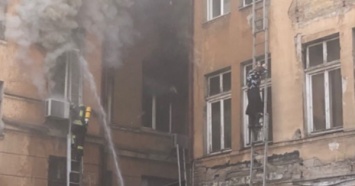 В Одессе загорелся колледж, идет эвакуация - ФОТО