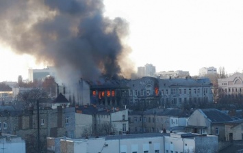 В центре Одессы крупный пожар, есть пострадавшие