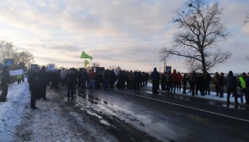 "Земельные" протестующие блокировали трассу Сумы-Киев