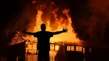 Украинский школьник две недели подряд поджигал частные здания