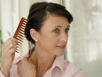 Выпадение волос: 10 причин, которые делают это серьезной проблемой