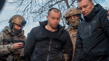 В Днепре возле горсовета КОРД задержал двух мужчин за вымогательство: подробности от полиции