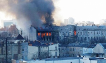 Для поиска пострадавших в результате пожара в Одесском колледже прибыл спецотряд из Киева