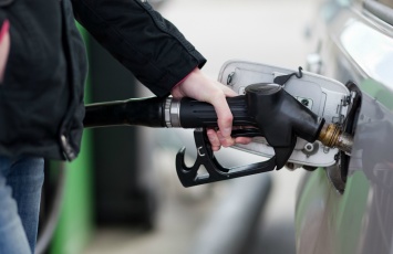 Поднимать дальше некуда: столичные АЗС обязали снизить цены на топливо