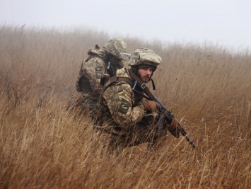 Боевики на Донбассе восемь раз открывали огонь, потерь в рядах украинских военных нет - штаб ООС