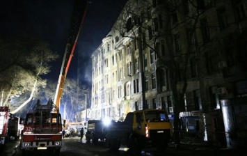 Пожар в Одессе: спасатели ночью разбирали завалы