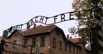 Меркель впервые поедет в Освенцим
