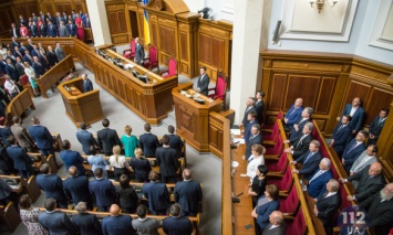 Парламент поздравил военнослужащих с Днем ВСУ и почтил минутой молчания погибших