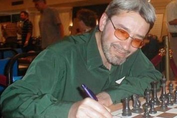 ФИДЕ дисквалифицировала гроссмейстера на шесть лет за мошенничество во время игры: его "застукали" в туалете