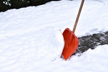«Забыли взять лопаты». Кому в Харькове пришлось заплатить за снег
