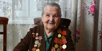 97-летняя ветеран ВОВ из Екатеринбурга после потери всех сбережений стала популярным блогером