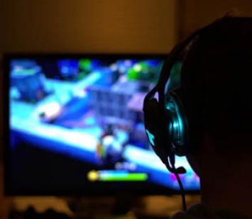 Специалисты объяснили, почему киберспортсмены играют лучше обычных геймеров