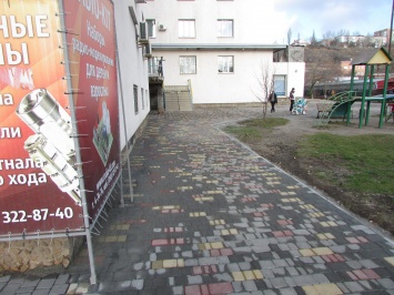 В Бердянске появились еще два новых тротуара