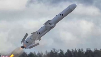 Страх путинского флота: мощная украинская ракета летит в сопровождении истребителей. Видео