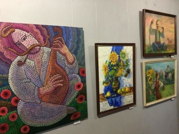 В Кривом Роге открылась художественная выставка по случаю юбилея "худграфа", - ФОТО, ВИДЕО