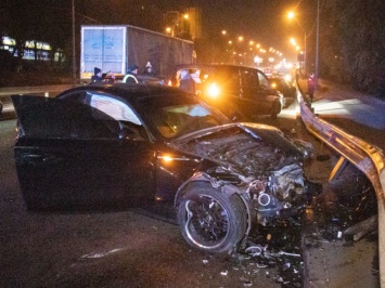 На Брест-Литовском шоссе в Киеве произошло два ДТП с участием шести автомобилей (ФОТО, ВИДЕО)
