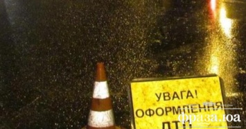 Под Киевом "пьяная" иномарка сбила пешехода, после чего врезалась в дом - есть жертвы