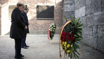 Меркель впервые посетила бывший лагерь смерти в Освенциме