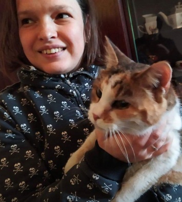 Кошка, которая жила при Институте морской биологии на Троицкой, спаслась