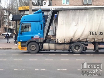 В Кривом Роге грузовик на центральном проспекте применил экстренное торможение, - свидетели