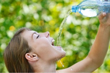 Как приучить себя пить больше воды: советы медиков
