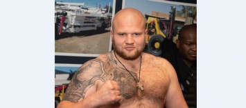 Криворожский боксер-супертяж проведет в Болгарии бой против испанца Роблеса