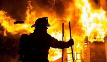 ЧП на Закарпатье: пламя охватило магазин стройматериалов, первые подробности