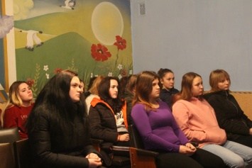 В Николаеве для первокурсниц колледжа провели лекцию о насилии