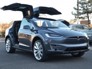Tesla Model X получила высший балл за безопасность