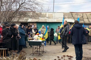 В Бахмуте попрощались с убитым волонтером Артемом Мирошниченко