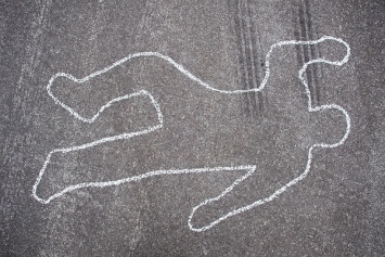 Вещи разлетелись по дороге. В Харькове сбили человека (фото)