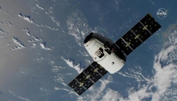Корабль Cargo Dragon состыковался с Международной космической станцией