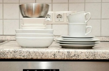 Не оставляйте грязную посуду на кухне на ночь и нож на столе: есть веская причина