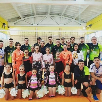 Покровские волейболисты порадовали болельщиков домашними матчами в СК «Металлург»