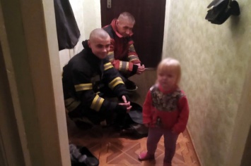 На Днепропетровщине 2-летняя девочка закрылась в квартире, - ФОТО