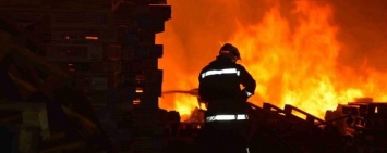 За сутки в Кривом Роге горели 2 дома и брошенное здание