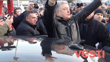 Яйца в Порошенко бросал журналист со Львова